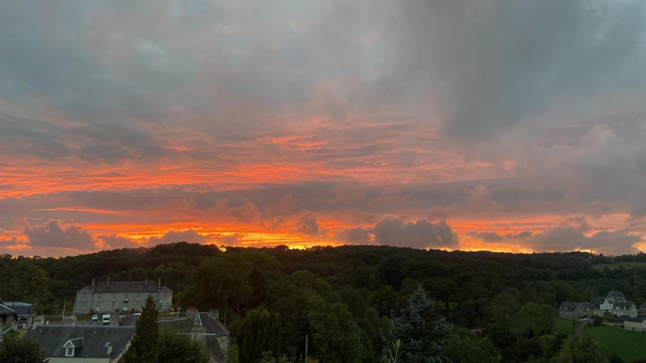 Hotel De La Poste Mortain-Bocage Kültér fotó