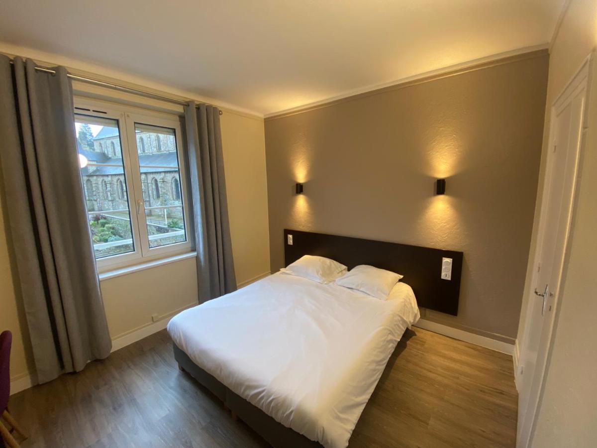 Hotel De La Poste Mortain-Bocage Kültér fotó