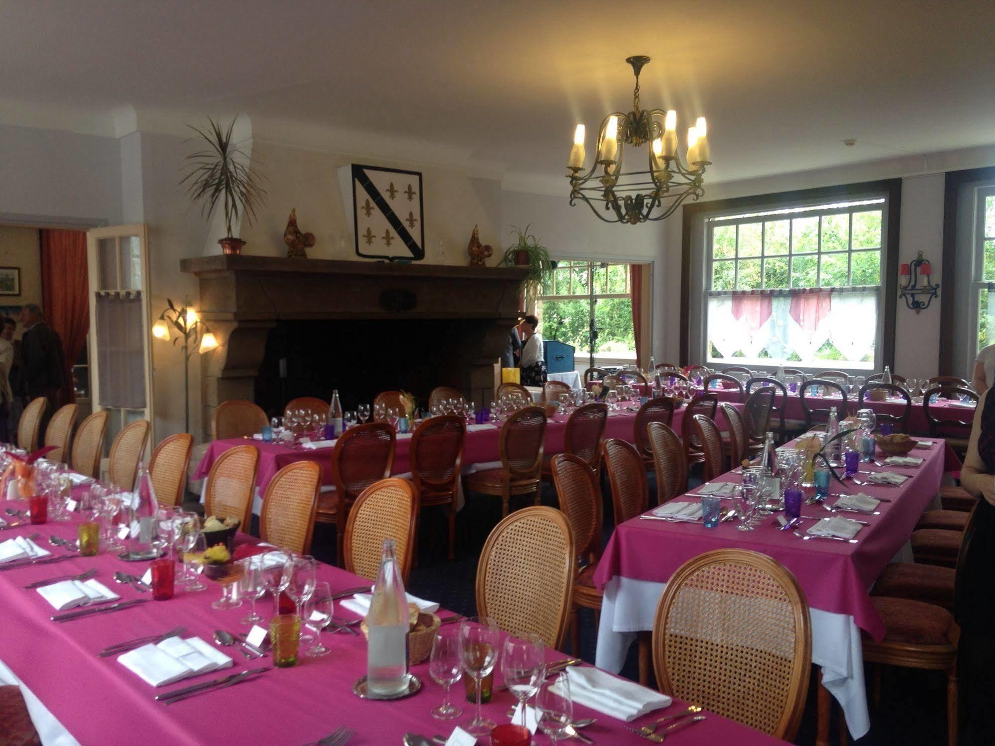 Hotel De La Poste Mortain-Bocage Kültér fotó