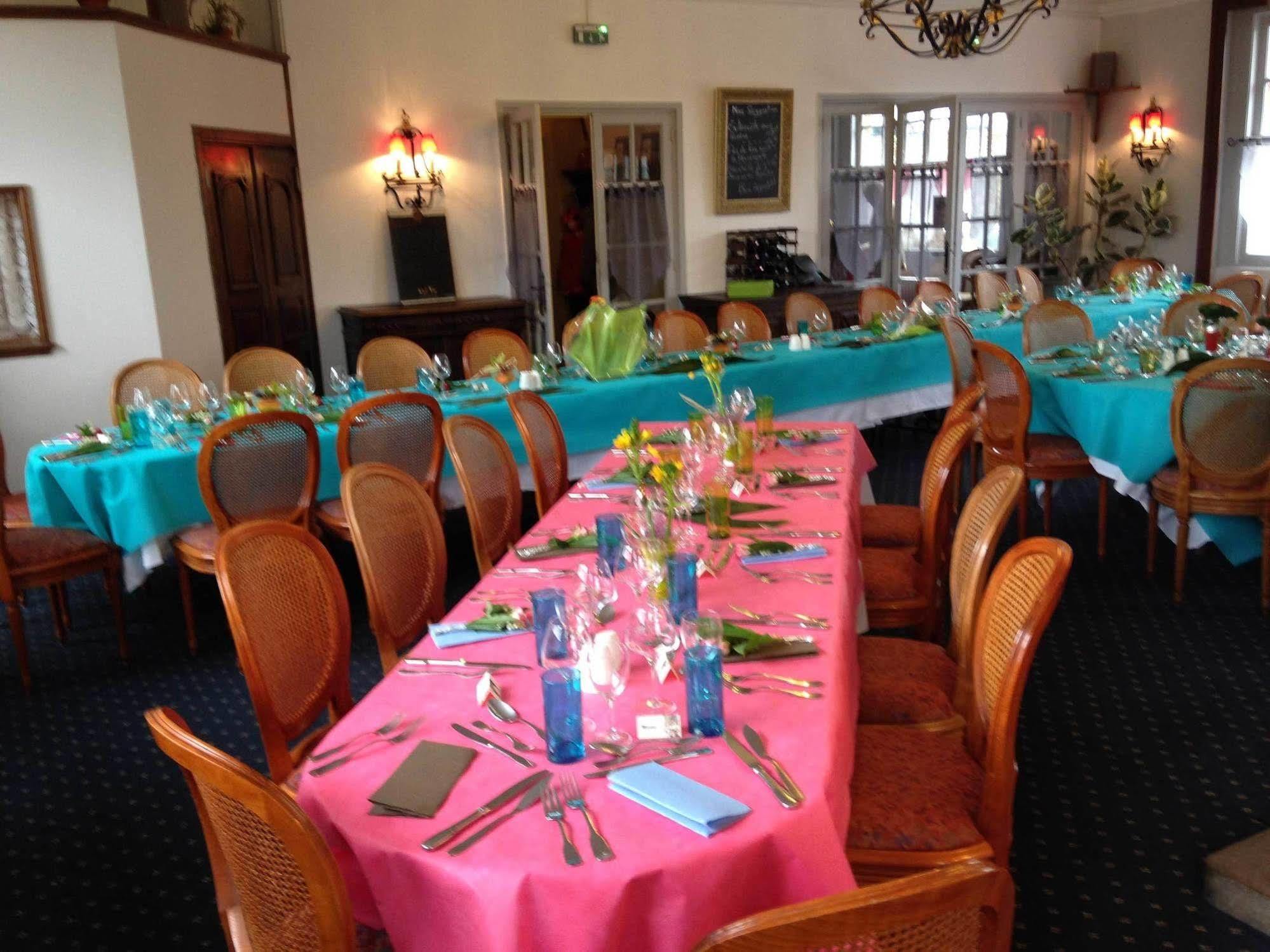 Hotel De La Poste Mortain-Bocage Kültér fotó